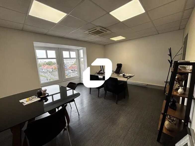 Office in Ris-Orangis for lease - Interior Photo - Image 2 of 11