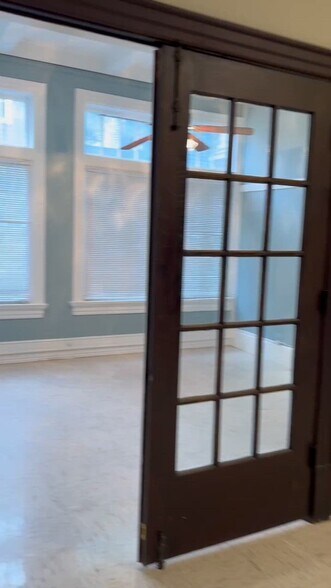 2321 N Main Ave, San Antonio, TX à vendre - Vidéo sur l’inscription commerciale - Image 2 de 10