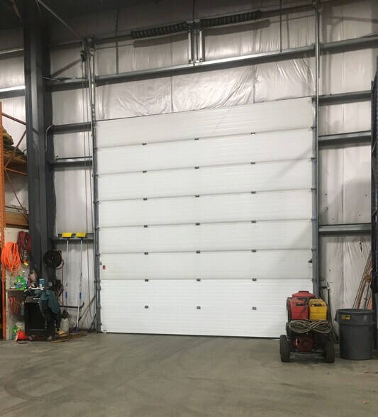 101 Circuit Dr, North Kingstown, RI à louer - Photo du bâtiment - Image 3 de 12