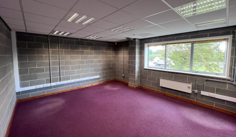 Chelveston Rd, Rushden for lease Interior Photo- Image 1 of 2