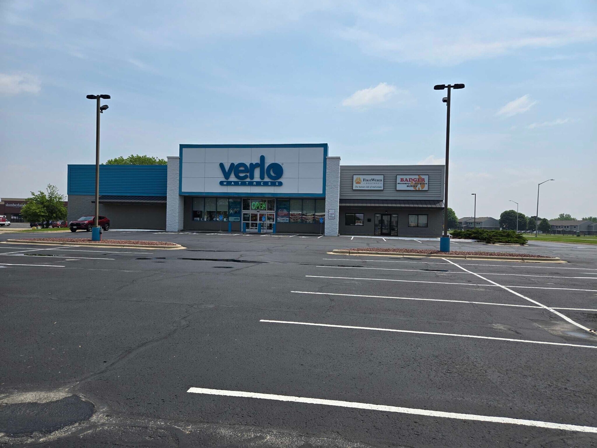 1613 N Spring St, Beaver Dam, WI à louer Photo principale- Image 1 de 3