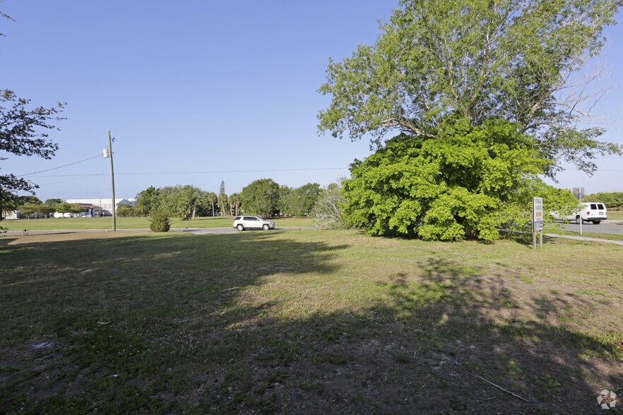 501 E Marion Ave, Punta Gorda, FL à louer - Photo du bâtiment - Image 3 de 3