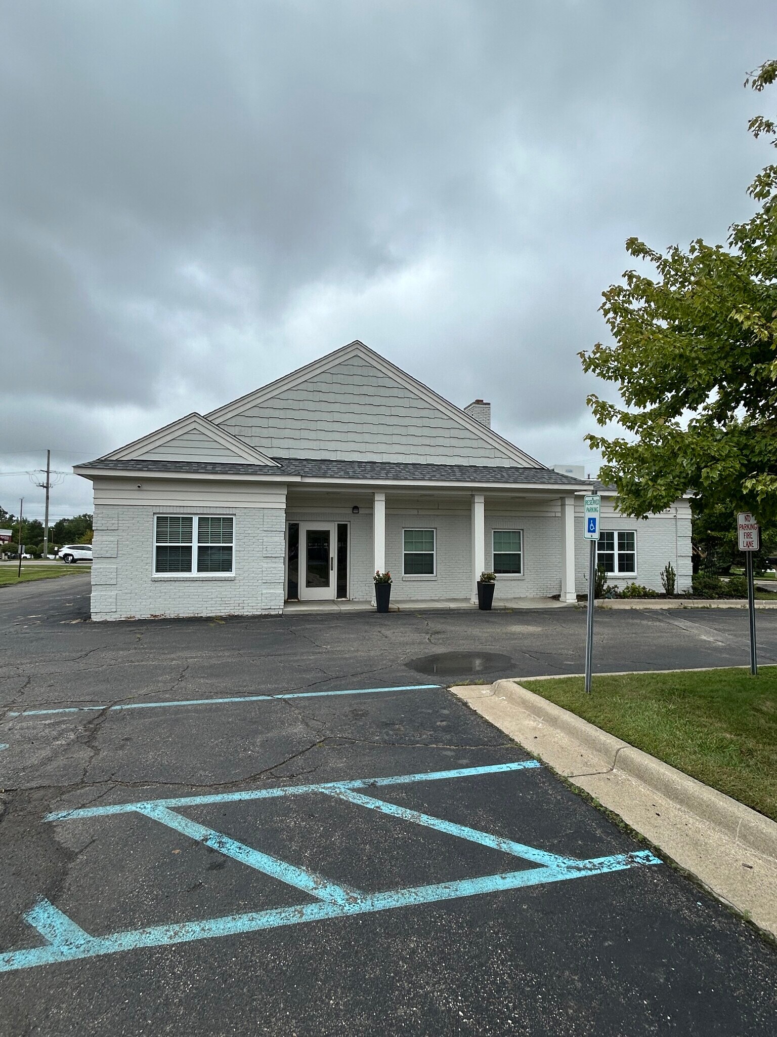 2240 N Opdyke Rd, Auburn Hills, MI à vendre Photo du bâtiment- Image 1 de 17
