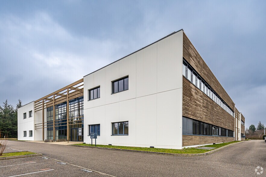 Local d'activités dans Saint-Priest à vendre - Photo principale - Image 1 de 2