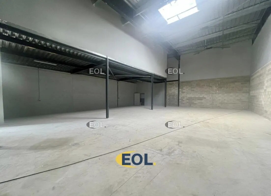 Industriel dans Villeneuve-sous-Dammartin à louer Photo intérieure- Image 1 de 5