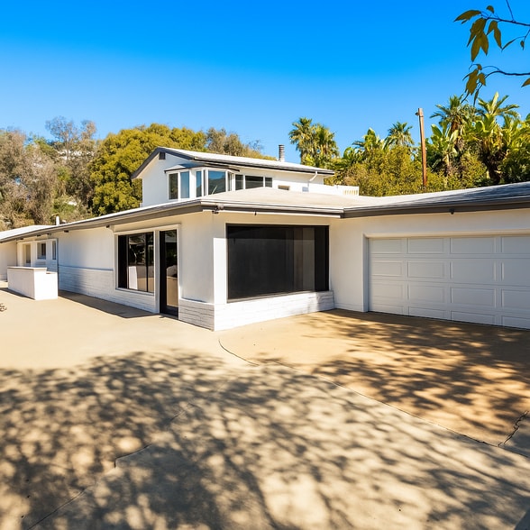 27473 Pacific Coast Hwy, Malibu, CA à vendre - Photo du bâtiment - Image 2 de 30