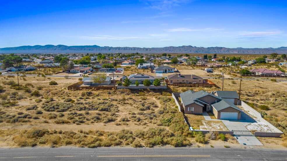 21791 Calhoun Dr, California City, CA à vendre - Photo du bâtiment - Image 2 de 7