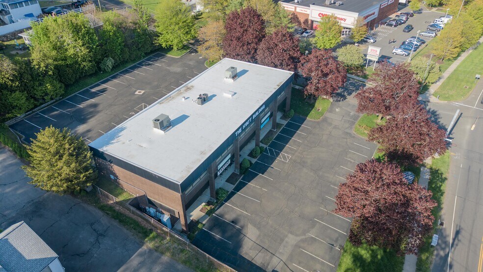 53 Lake Avenue Ext, Danbury, CT à louer - Photo du bâtiment - Image 2 de 17