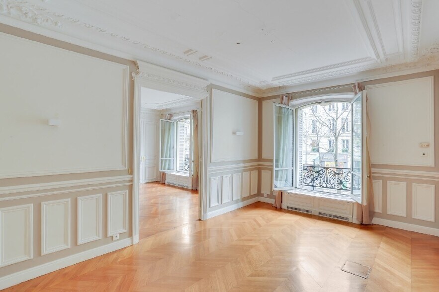 Office in Paris for lease - Building Photo - Image 3 of 10