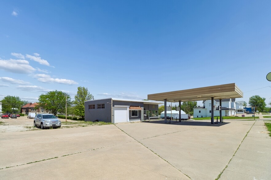 801 Court Ave, Chariton, IA for sale - Building Photo - Image 3 of 21