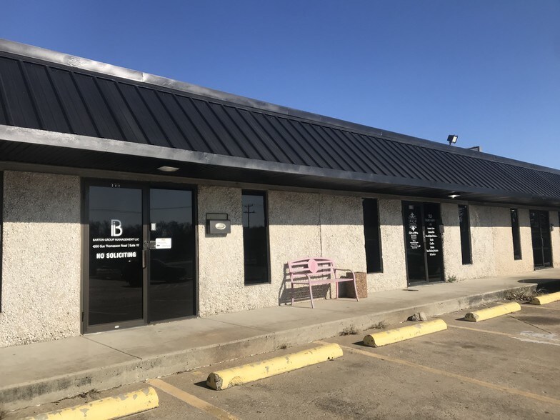 4200 Gus Thomasson Rd, Mesquite, TX à louer - Photo du bâtiment - Image 2 de 11
