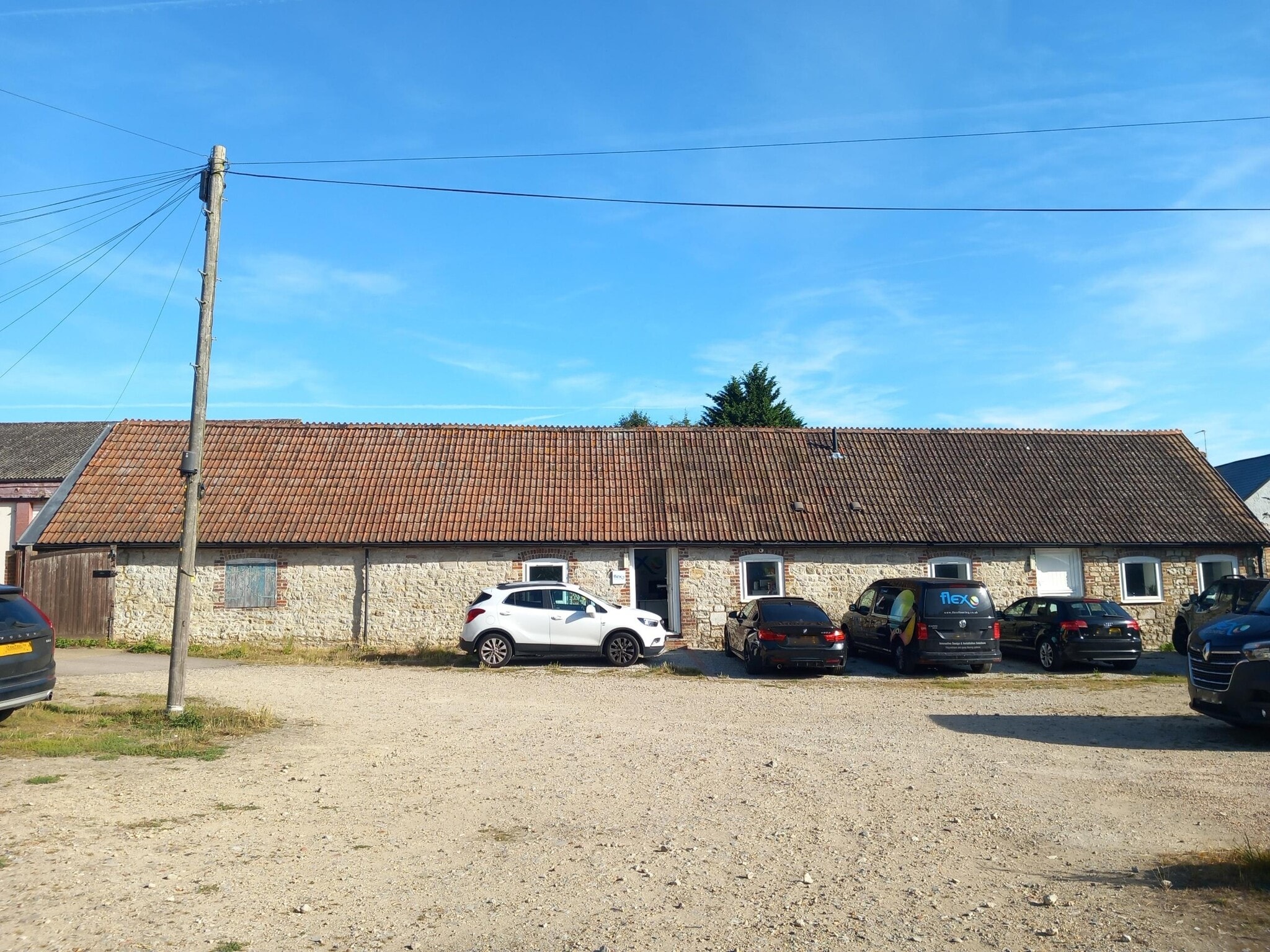 Busbridge Rd, Loose for lease Primary Photo- Image 1 of 4