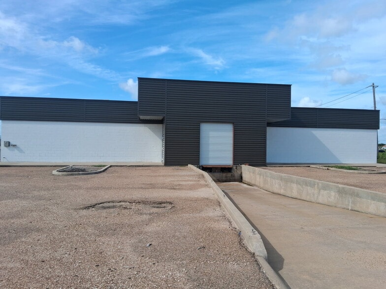 101 W 4th St, Freeport, TX for sale - Building Photo - Image 2 of 7
