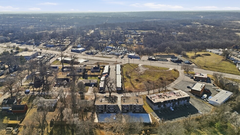 9930 E 36th St S, Independence, MO à vendre - Photo du bâtiment - Image 3 de 22