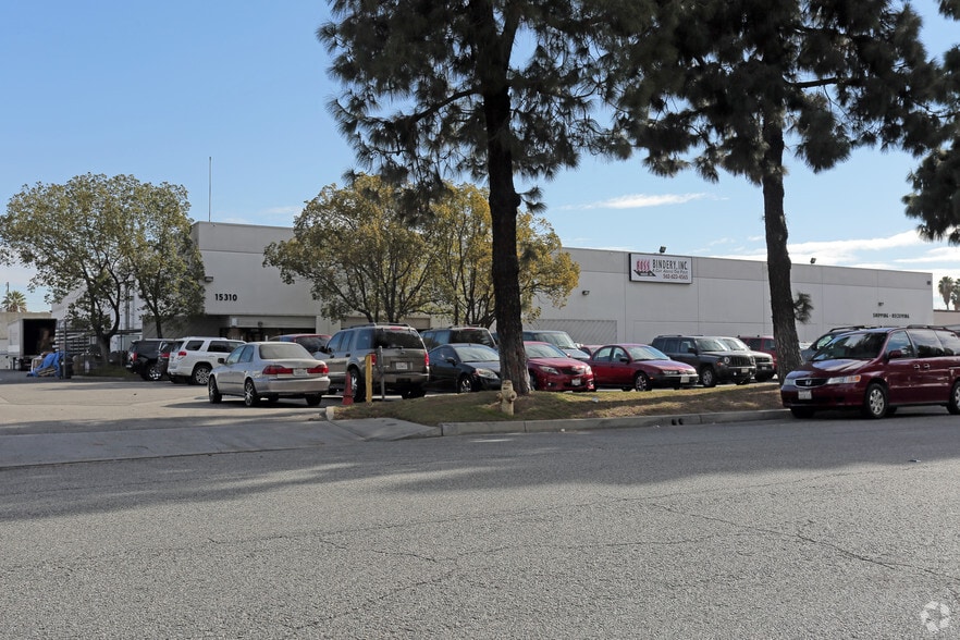 15310 Spring Ave, Santa Fe Springs, CA for lease - Primary Photo - Image 2 of 5