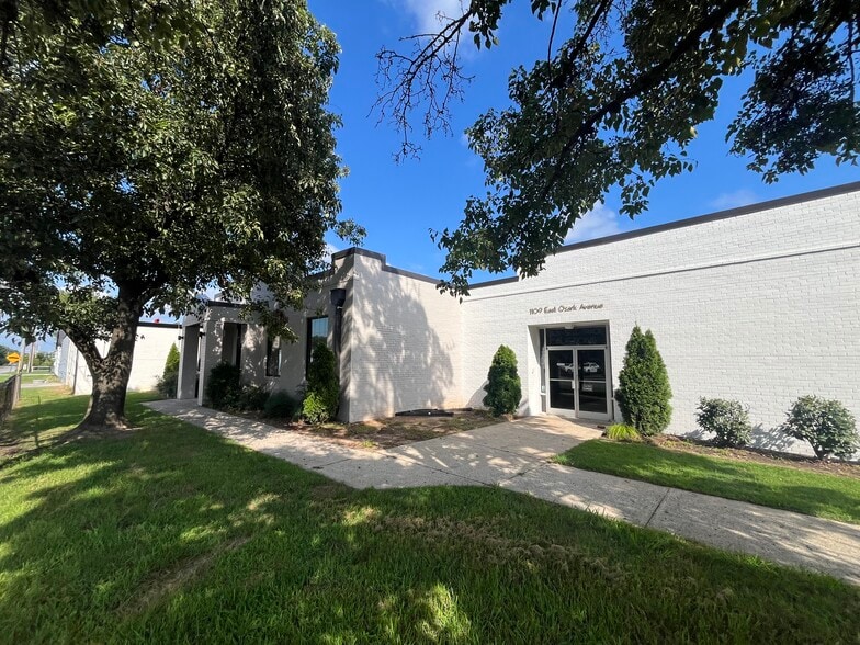 1109 E Ozark Ave, Gastonia, NC for lease - Building Photo - Image 2 of 14