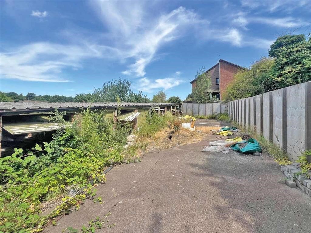 62 White Hedge Dr, St Albans for sale Primary Photo- Image 1 of 5