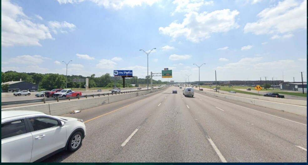 234 Dallas Fort Worth Turnpike, Dallas, TX à louer - Photo du bâtiment - Image 2 de 6