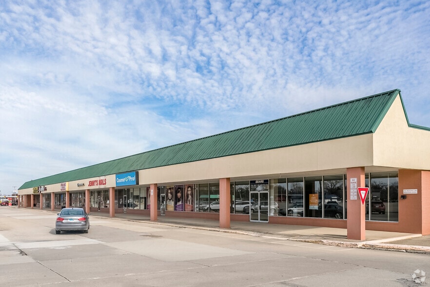 1000 W Broadway, Centralia, IL for lease - Primary Photo - Image 2 of 27