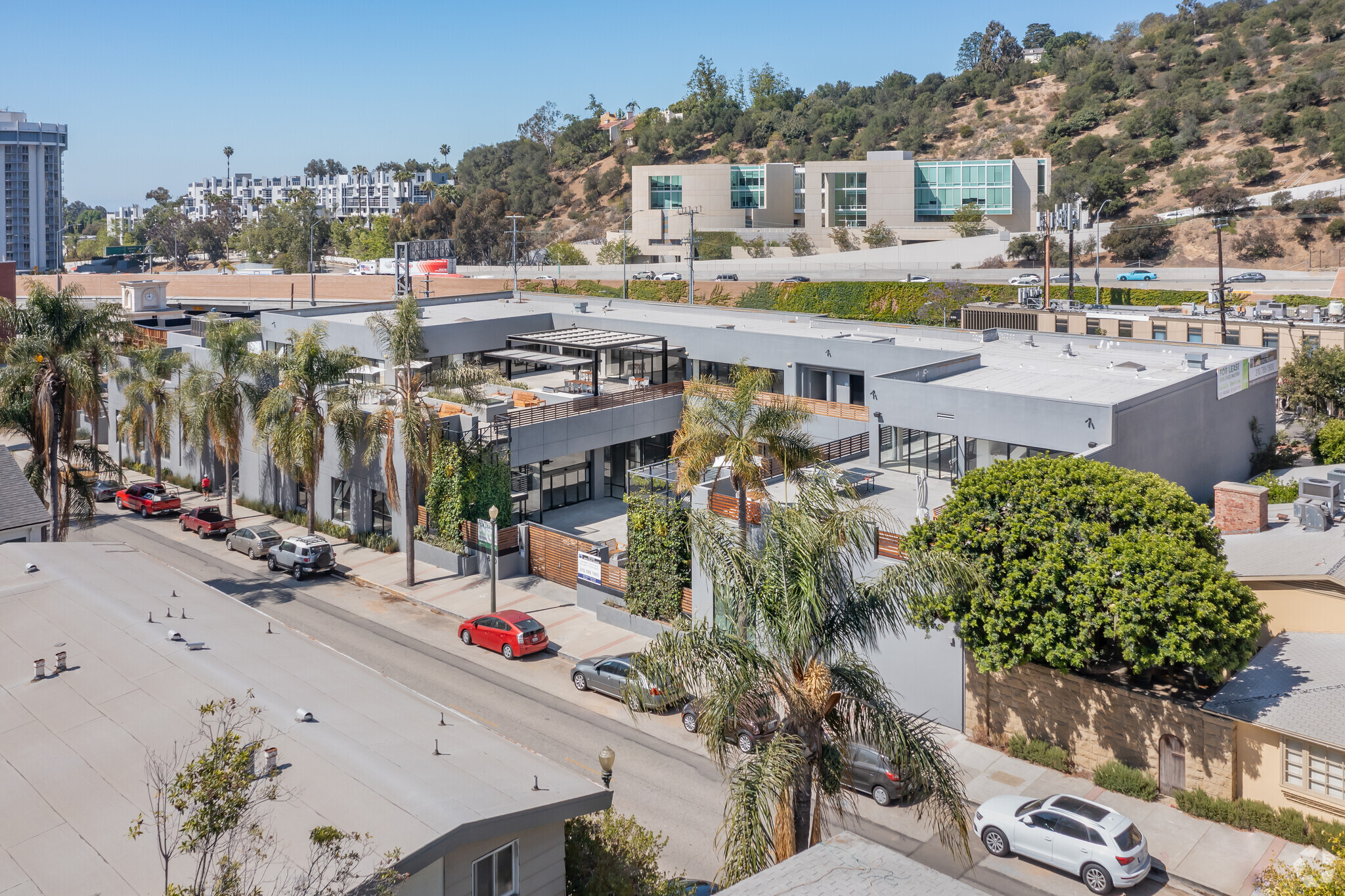 640 N Sepulveda Blvd, Los Angeles, CA à vendre Photo du bâtiment- Image 1 de 1