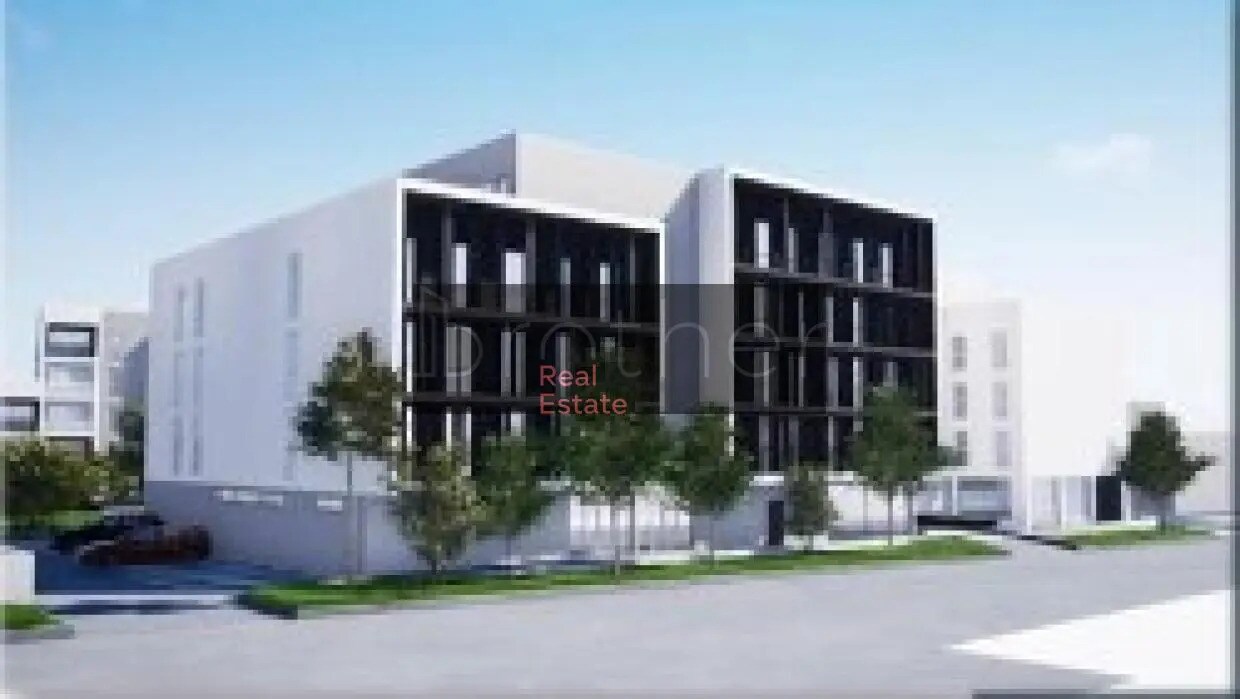 Retail in Lormont for lease Building Photo- Image 1 of 7