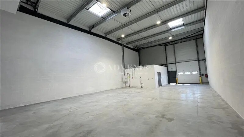 Flex in Savigny-le-Temple for lease - Building Photo - Image 2 of 11