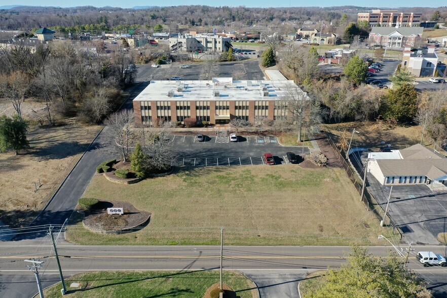 6501 Deane Hill Dr, Knoxville, TN à vendre - Photo du bâtiment - Image 2 de 20