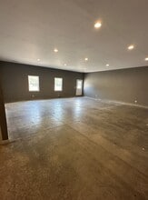 27 N Pond St, Toccoa, GA for lease Interior Photo- Image 2 of 8