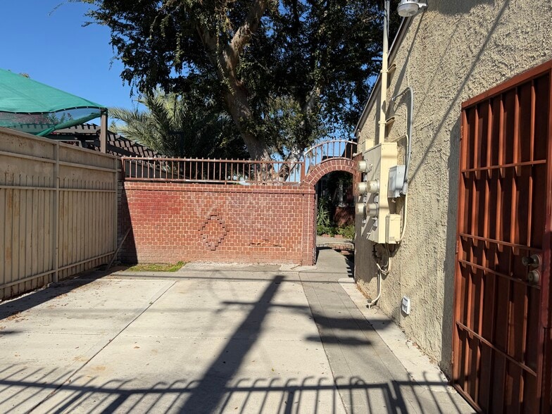 338 W Magnolia St, Compton, CA for sale - Building Photo - Image 3 of 6