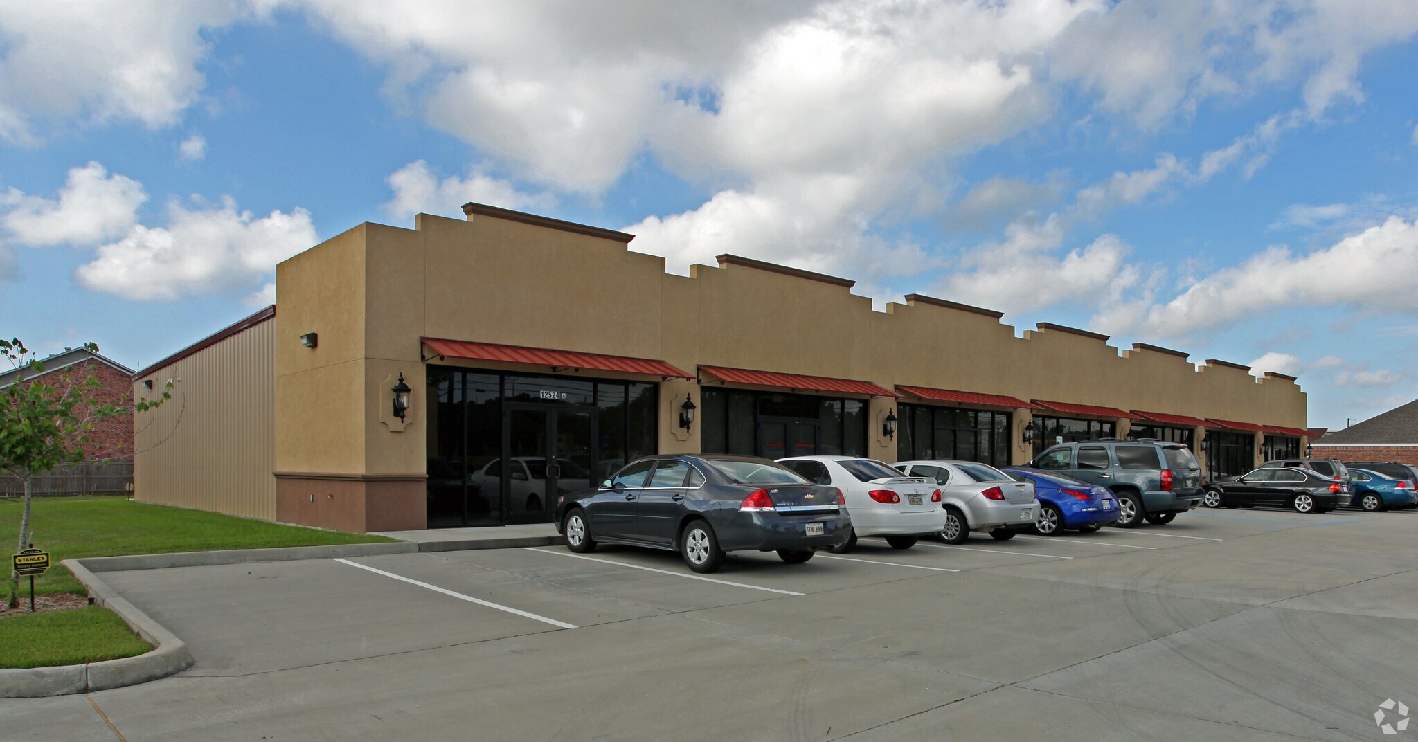 12524 Jefferson Hwy, Baton Rouge, LA for lease Primary Photo- Image 1 of 8