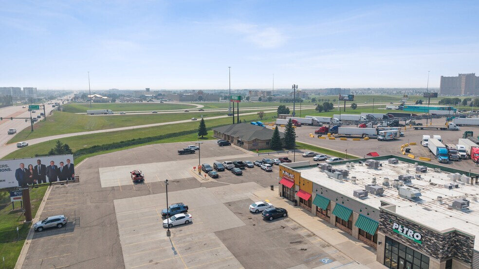 4520 19th Ave S, Fargo, ND à louer - Photo du bâtiment - Image 2 de 14