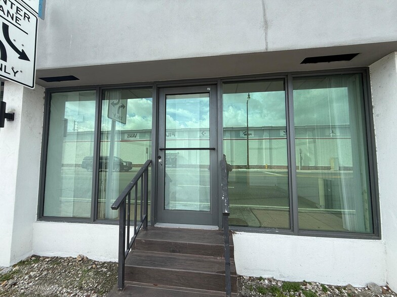 801 Monterey St, Coral Gables, FL for lease - Building Photo - Image 3 of 25