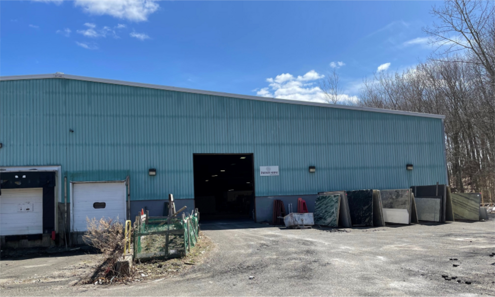 1261 Meriden Rd, Waterbury, CT à louer - Photo du bâtiment - Image 3 de 3
