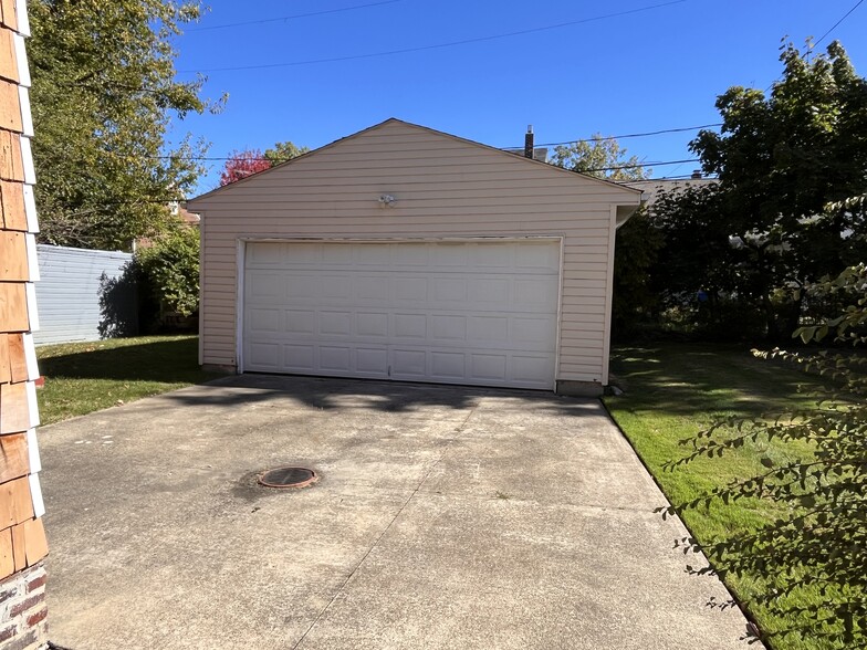 Cleveland Suburban Cash Flow portfolio of 7 properties for sale on LoopNet.ca - Building Photo - Image 3 of 68
