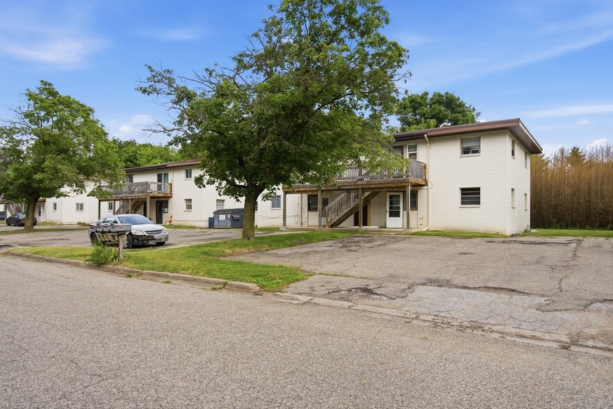 161 Gale Ave, Galesburg, MI for sale - Building Photo - Image 3 of 9