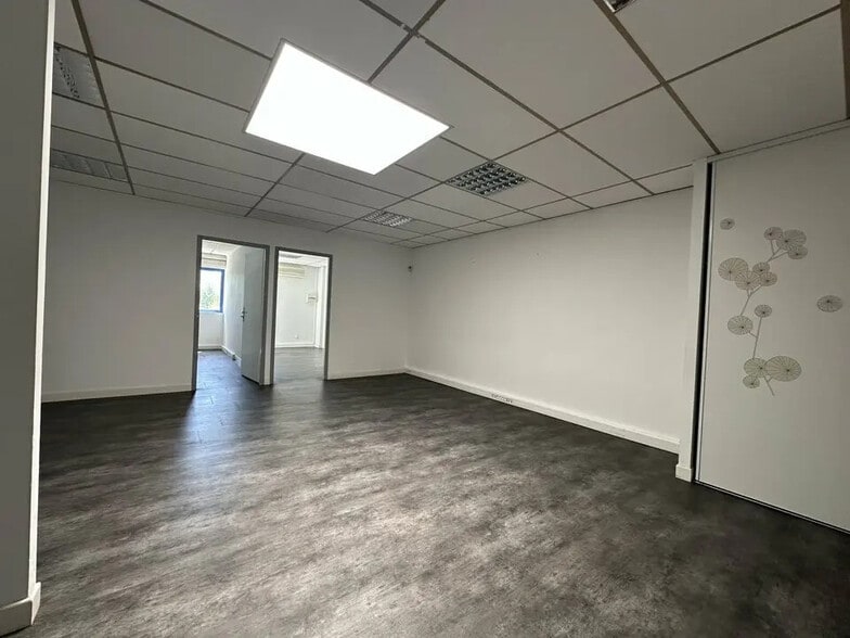 Office in Lattes for lease - Interior Photo - Image 3 of 9