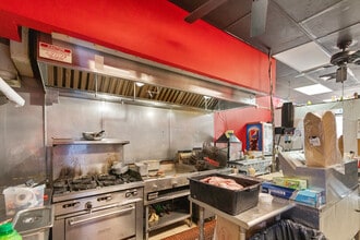 1 N Park Ave, Rockville Centre, NY à louer Photo intérieure- Image 2 de 6