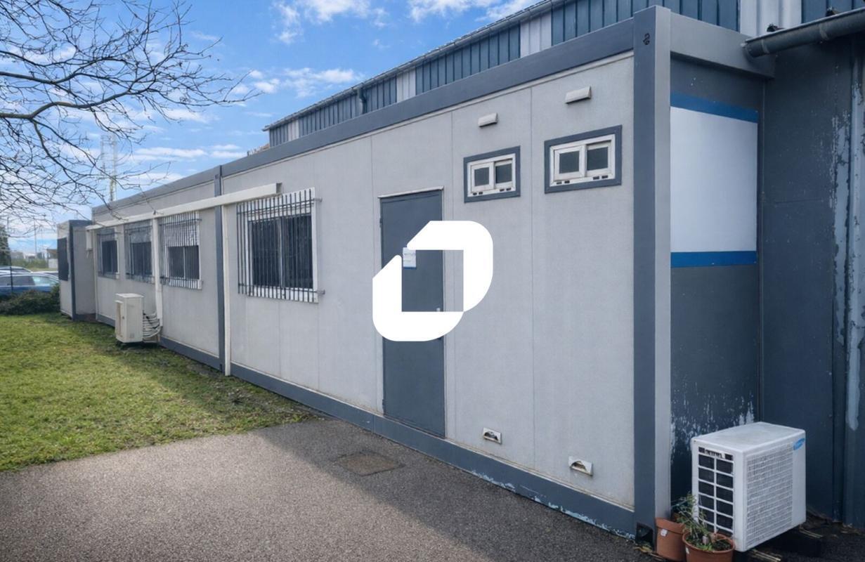 Flex in Corbas for lease Building Photo- Image 1 of 13