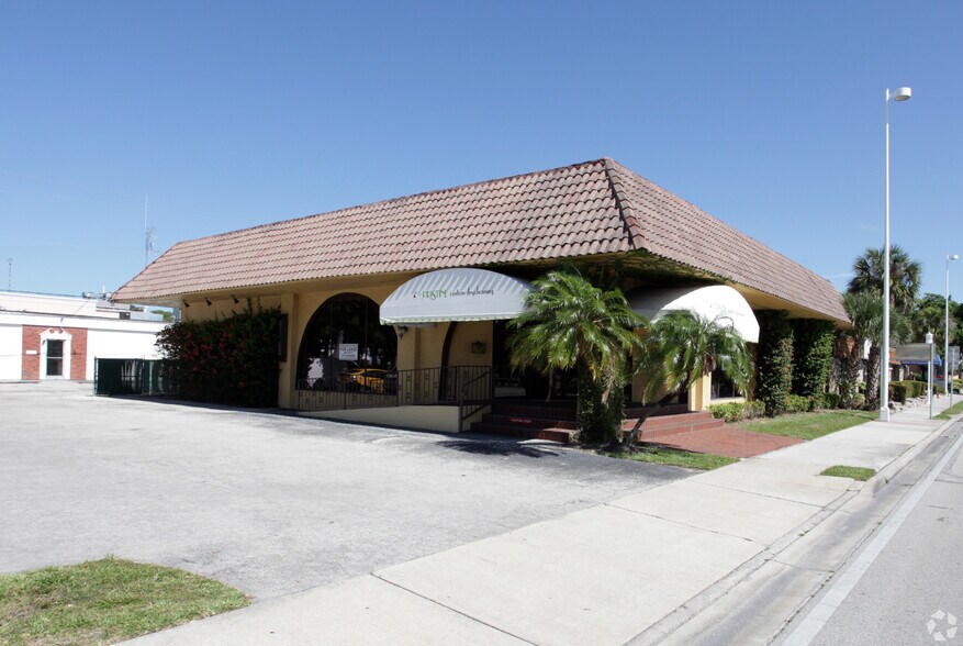 382 9th St S, Naples, FL à vendre - Photo du bâtiment - Image 3 de 5