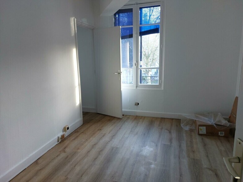 Office in Rennes for lease - Interior Photo - Image 2 of 5