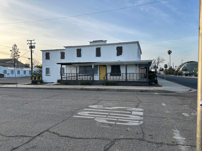 53 E Cleveland Ave, Porterville, CA for lease - Building Photo - Image 2 of 5