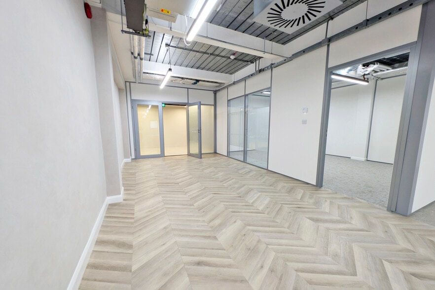 80 Silverthorne Rd, London for lease - Interior Photo - Image 3 of 25