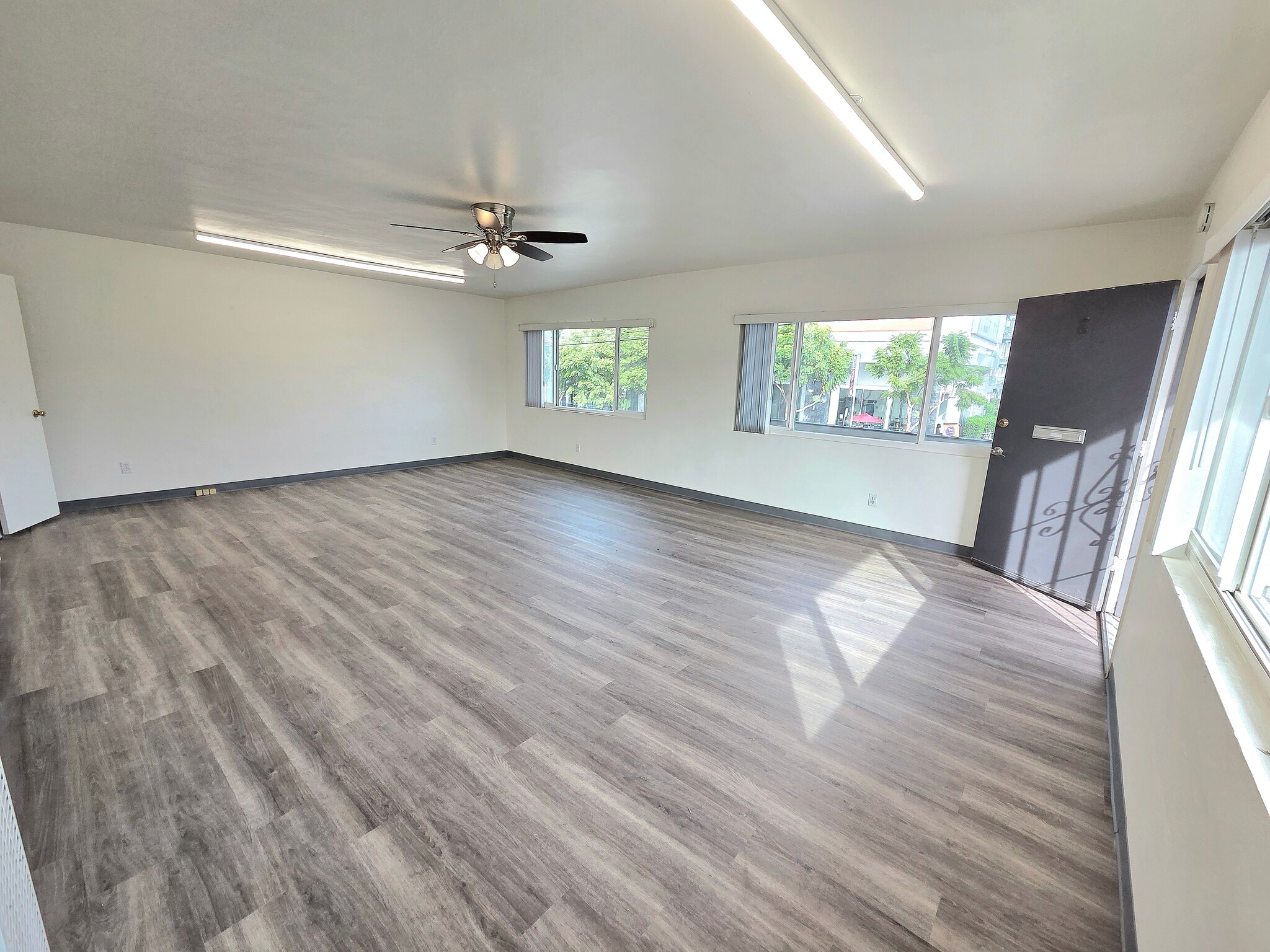 4455 Twain Ave, San Diego, CA à louer Photo intérieure- Image 1 de 3