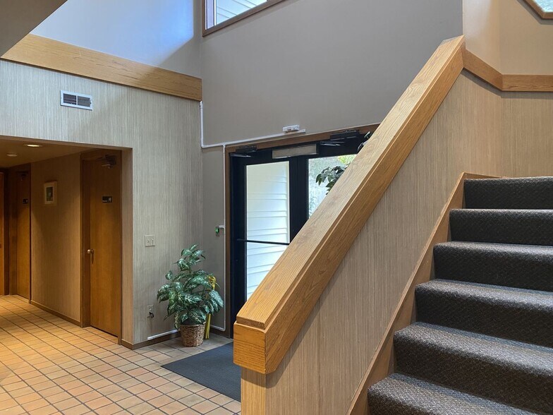 16455 NE 85th St, Redmond, WA à vendre - Photo du bâtiment - Image 3 de 12