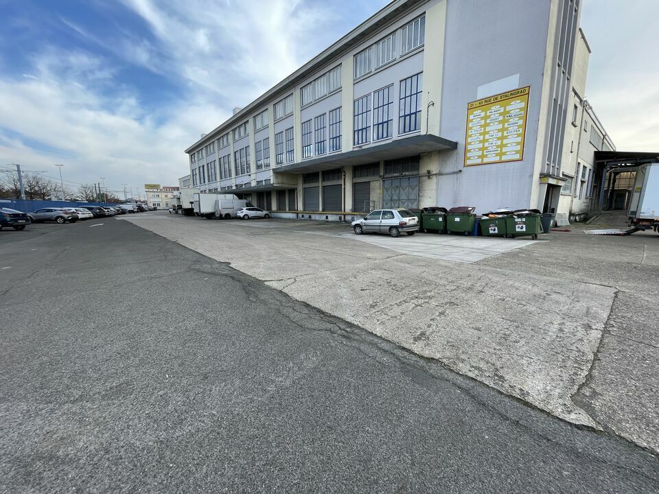 Industrial in Bobigny for lease Building Photo- Image 1 of 11