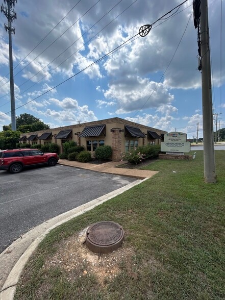 221 Rice Mine Rd NE, Tuscaloosa, AL à vendre - Photo du bâtiment - Image 1 de 7