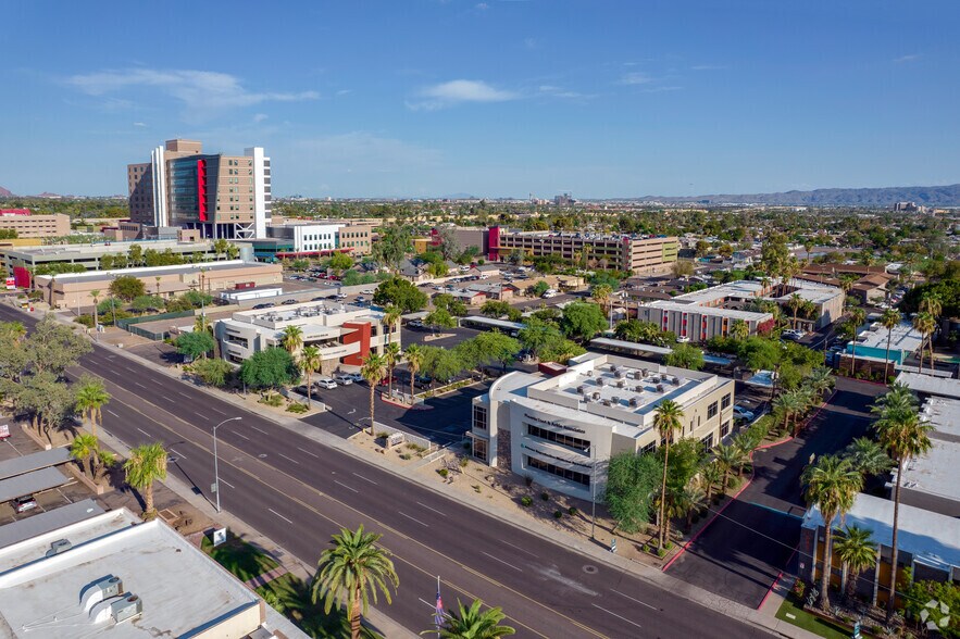 1701 E Thomas Rd, Phoenix, AZ à louer - Aérien - Image 2 de 8