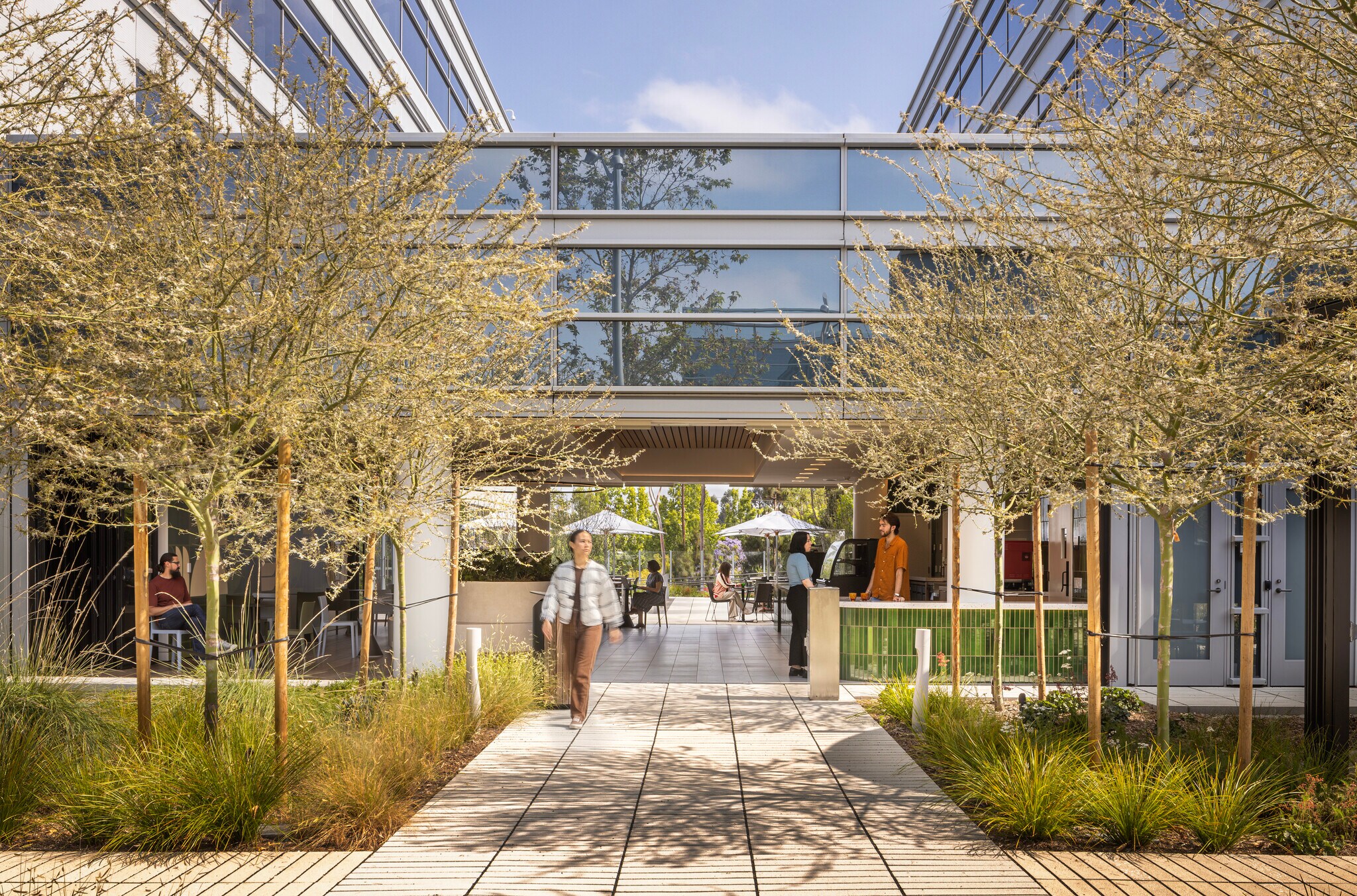 900 Corporate Pointe, Culver City, CA à louer Photo du bâtiment- Image 1 de 11