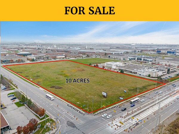 70 Superior Blvd, Mississauga, ON à vendre - Photo du bâtiment - Image 1 de 23