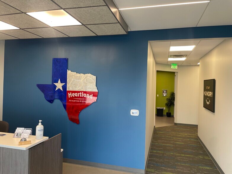 1205 Sheldon Cv, Austin, TX à vendre - Photo du bâtiment - Image 3 de 9